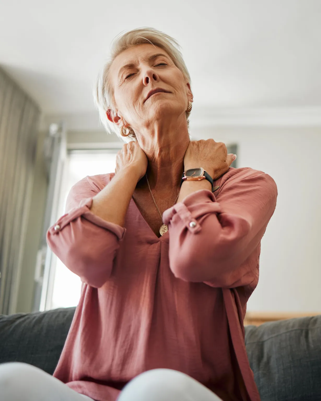 Chiropractor treating widespread muscle pain and fibromyalgia in Lenexa, Kansas