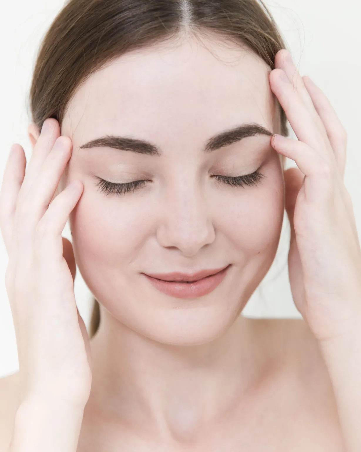 Doctor treating migraine and reducing head pain triggers in Lenexa, KS